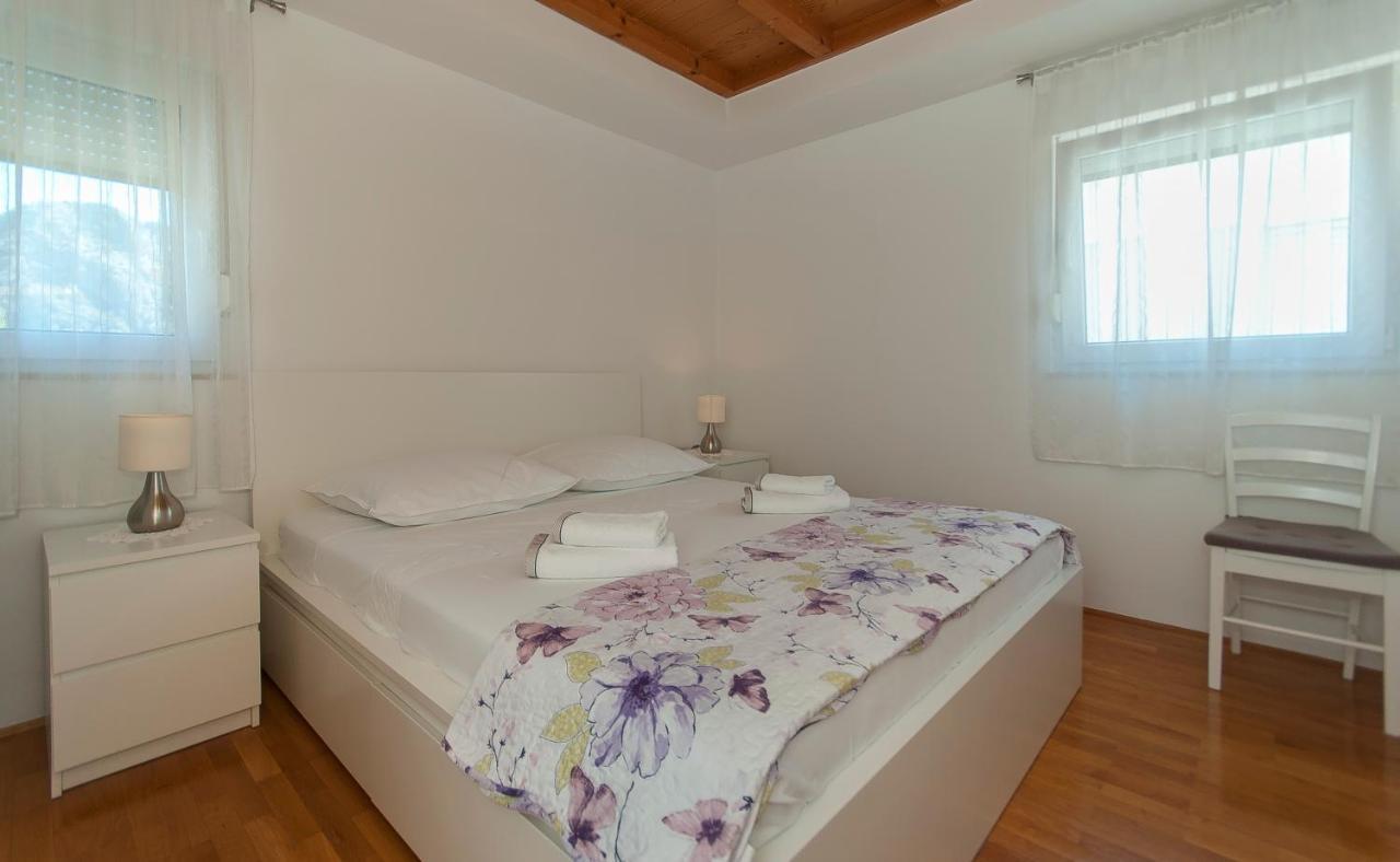 Apartment Luna Omiš Exterior foto